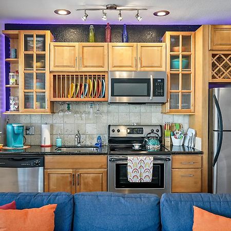 Itz A Vibe - 1 Bedroom Studio In The Heart Of Dtsp St. Petersburg Bagian luar foto