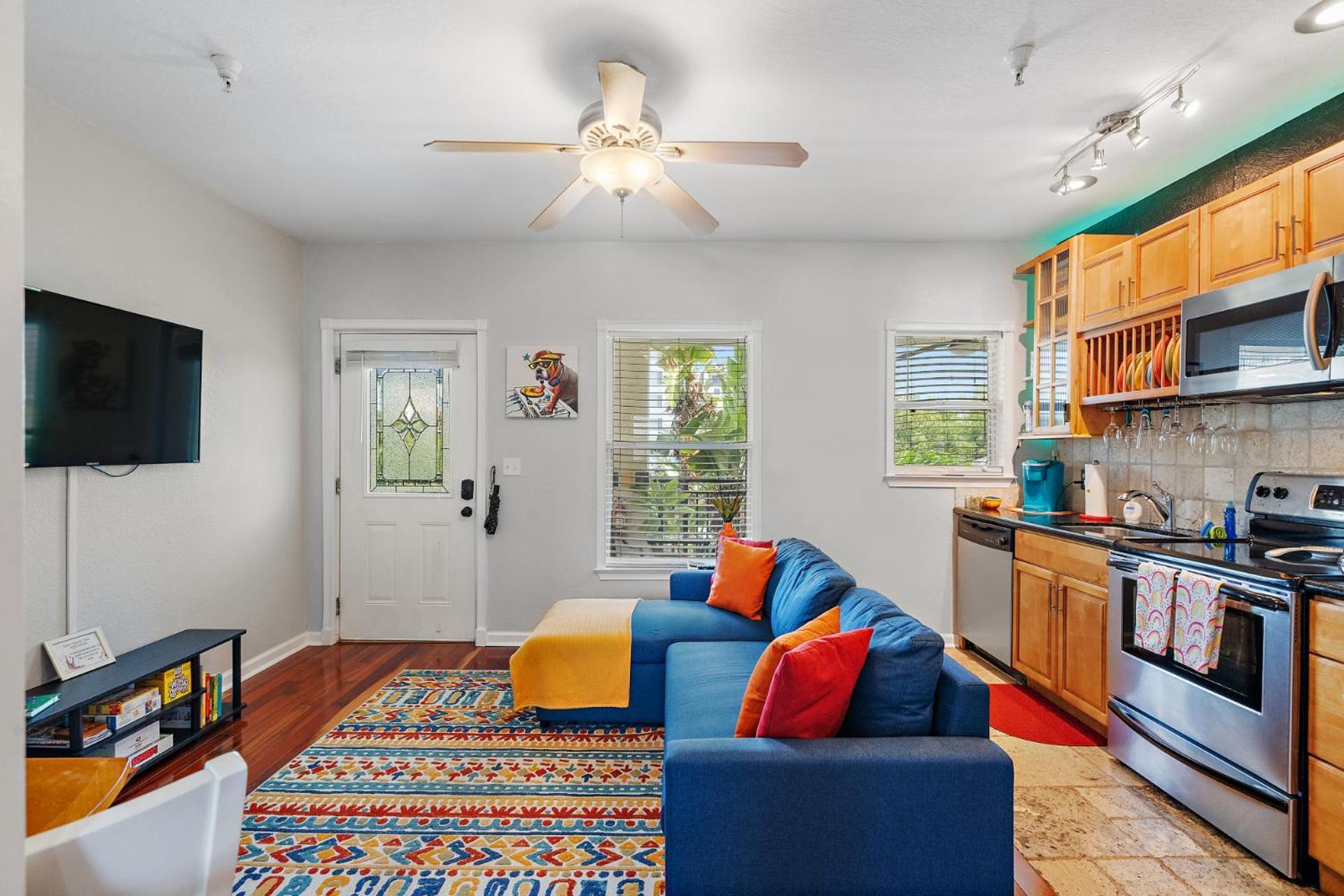 Itz A Vibe - 1 Bedroom Studio In The Heart Of Dtsp St. Petersburg Bagian luar foto